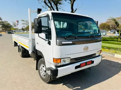 Picture of Toyota Quantum 2013
