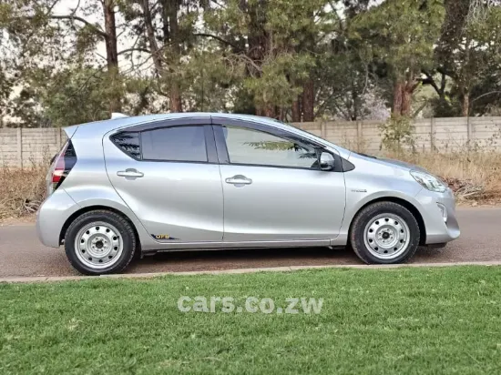 Picture of Toyota Aqua 2016
