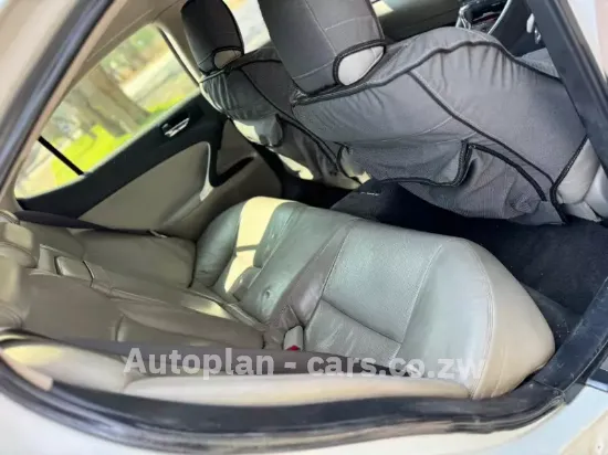 Picture of Nissan UD70 2012
