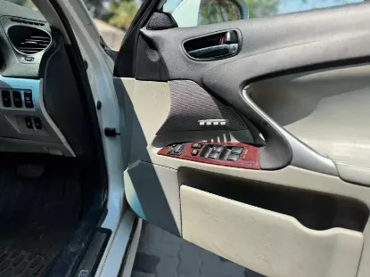 Picture of Nissan UD70 2012