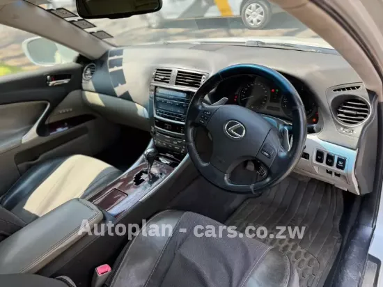 Picture of Nissan UD70 2012