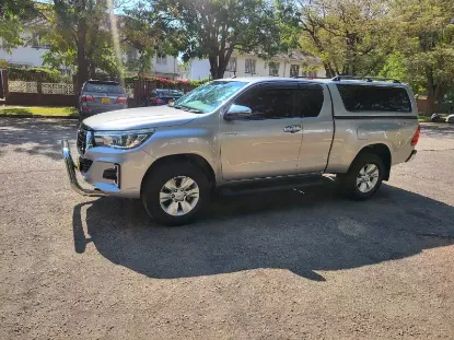 Picture of Toyota Landcruiser 6-Seater Canopy